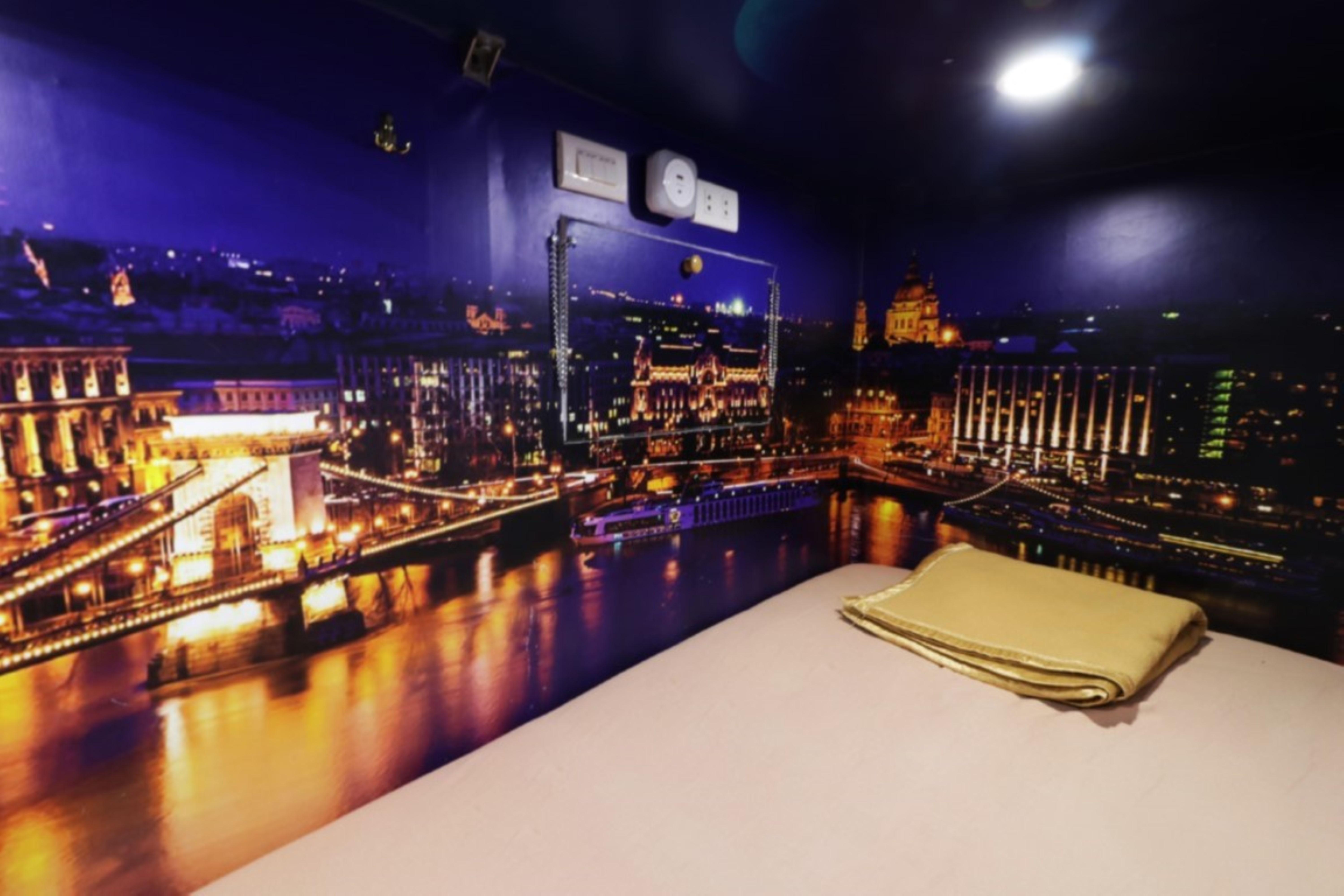 Inap At Capsule Thamrin Hotel Jakarta Exterior photo