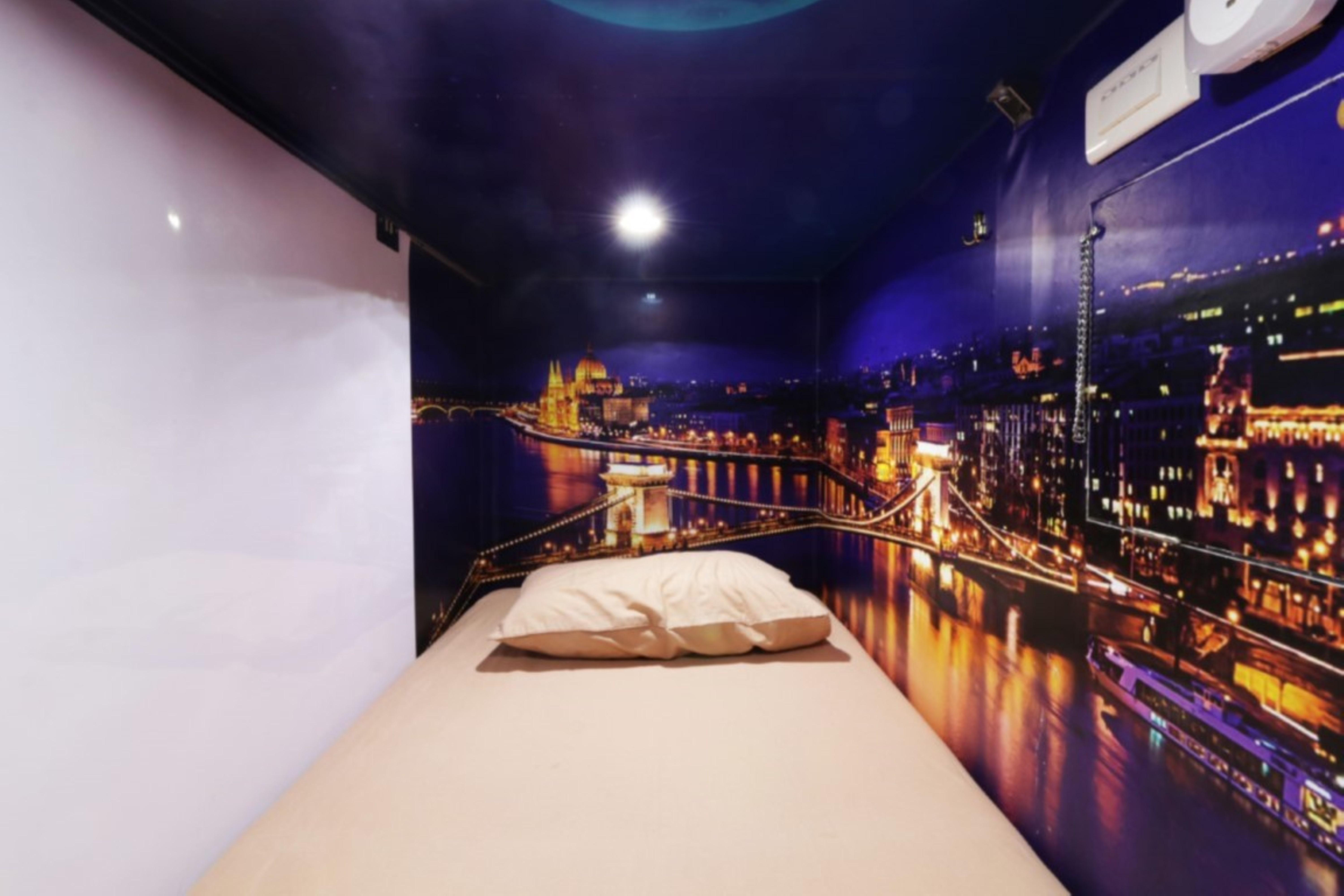 Inap At Capsule Thamrin Hotel Jakarta Exterior photo